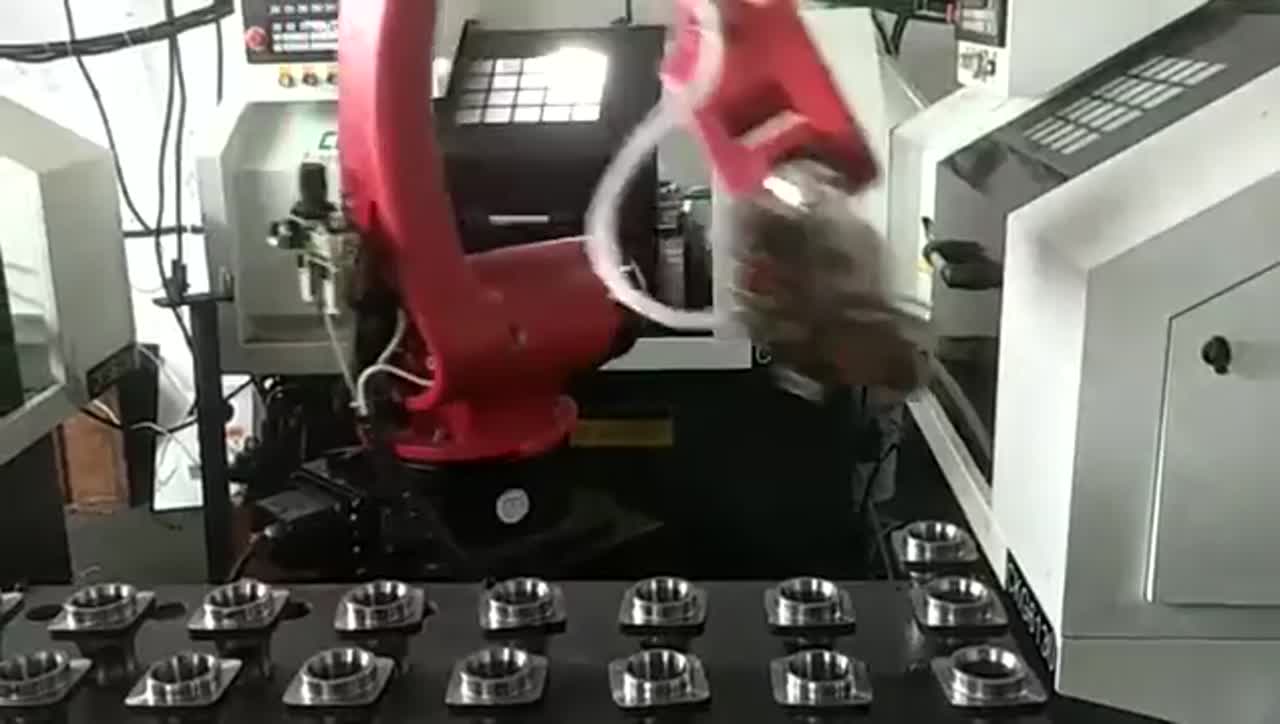 روبوت في آلات CNC